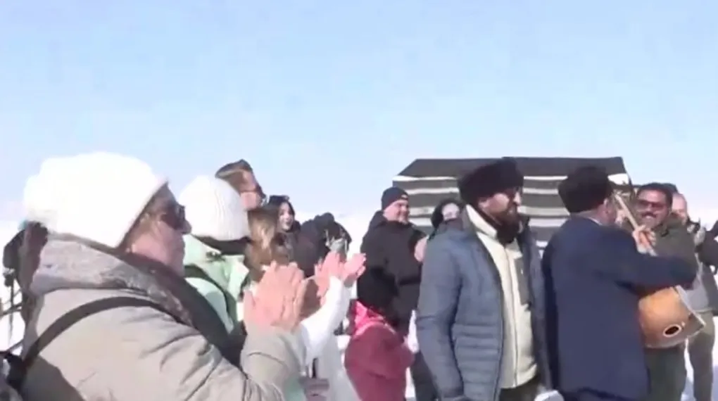 Donan Çıldır Gölü'nde tatil yoğunluğu