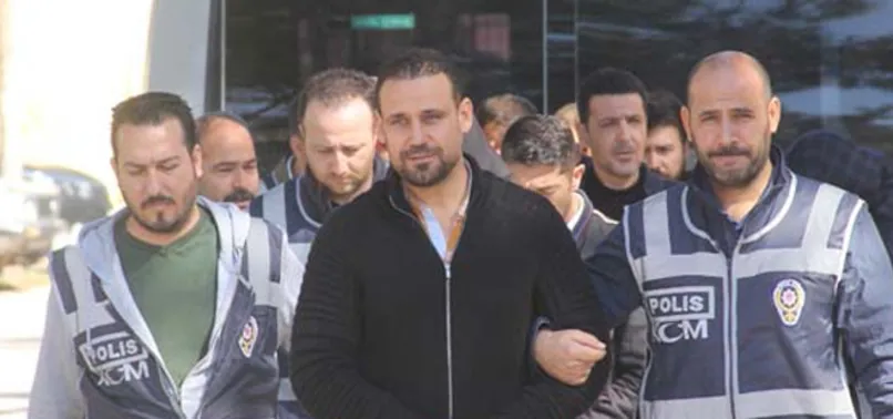 Dolandırıcılığa doyamadı