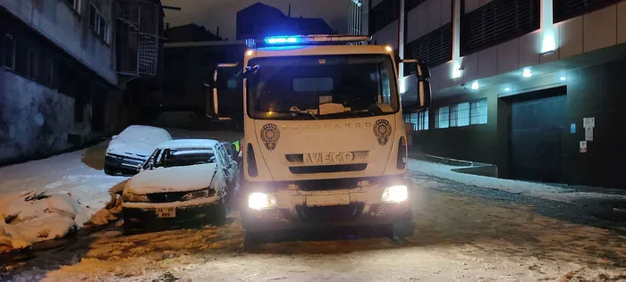 Gaziosmanpaşa'da park halinde yanan otomobilde erkek cesedi bulundu - 1