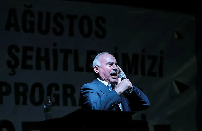 son-dakika-unlu-hafiz-ismail-cosar-ile-esi-trafik-kazasinda-hayatini-kaybetti-1583305850879.jpg Son dakika: Ünlü hafız İsmail Coşar ile eşi trafik kazasında hayatını kaybetti! - 1