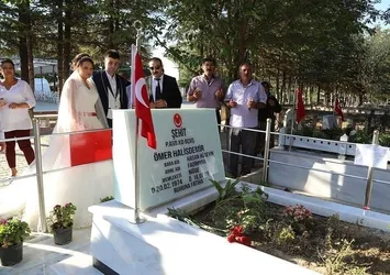 Kahraman şehidimiz Ömer Halisdemir'e 500 bin Fatiha