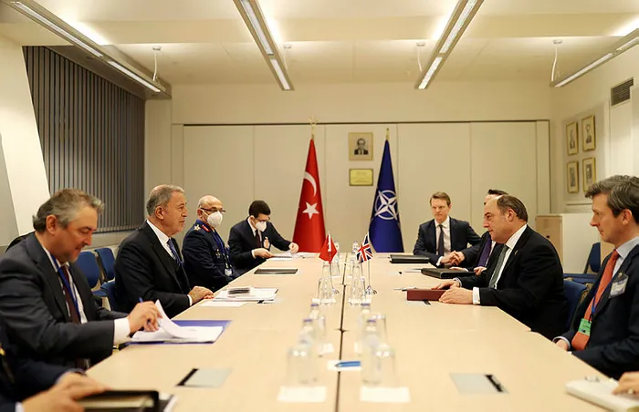 Bakan Akar, Fransa Savunma Bakanı Parly ile görüştü