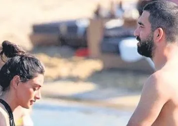 Arda Turan ve Aslıhan Doğan sefa sürüyor
