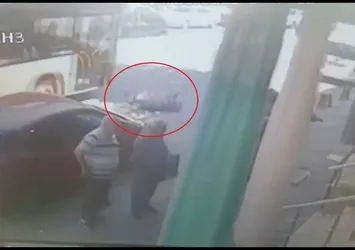 Bağcılar'da İETT otobüsünün kadına çarptı! Hayati tehlikesi var!