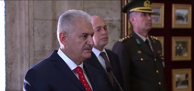 Başbakan Yıldırım, Yüksek Askeri Şura üyeleri ile Anıtkabir’i ziyaret etti