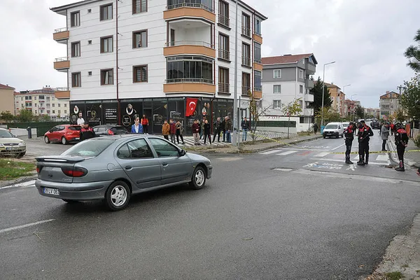 1700936398087.jpg Evlat katili oluyordu! Tartıştığı oğlunu tabanca ile bacağından yaraladı - 1