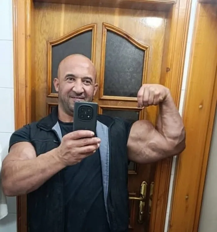 umraniyede-baba-ve-oglu-arasinda-kavga-2-kisi-hayatini-kaybetti-1761974733971.jpeg Öldürülen Metin Y. (İHA)