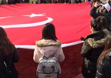 Beyaz Saray önünde dev Türk Bayrağı