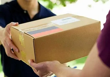 Bu kadarı da ancak filmlerde olur! Böyle tuzak görülmedi! Kargocunun getirdiği evrakı imzaladı! Başına gelmeyen kalmadı