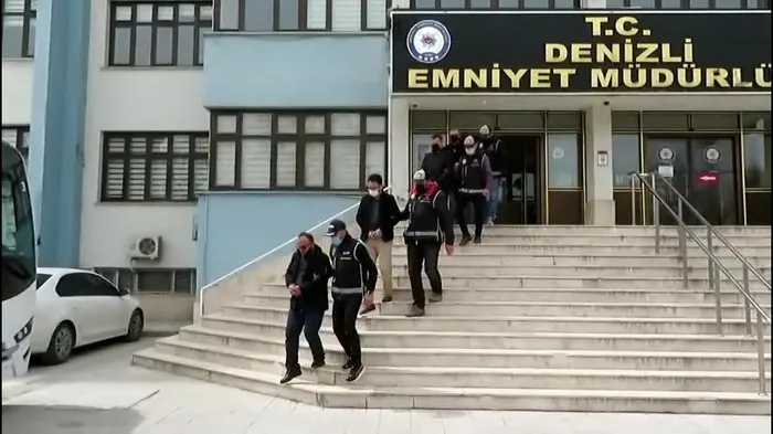 denizlide-fetonun-saglik-yapilanmasina-flas-operasyon-1649443578191.jpg Denizli’de FETÖ’nün sağlık yapılanmasına flaş operasyon - 1