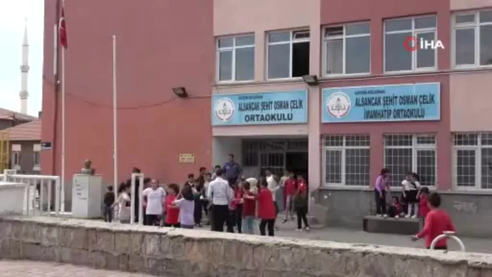 Kayseri’de okula kurşun yağdırdılar!