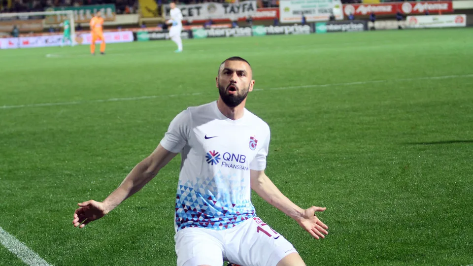 Beşiktaş, Trabzonspor'un golcü ismi Burak Yılmaz ile anlaştı iddiası