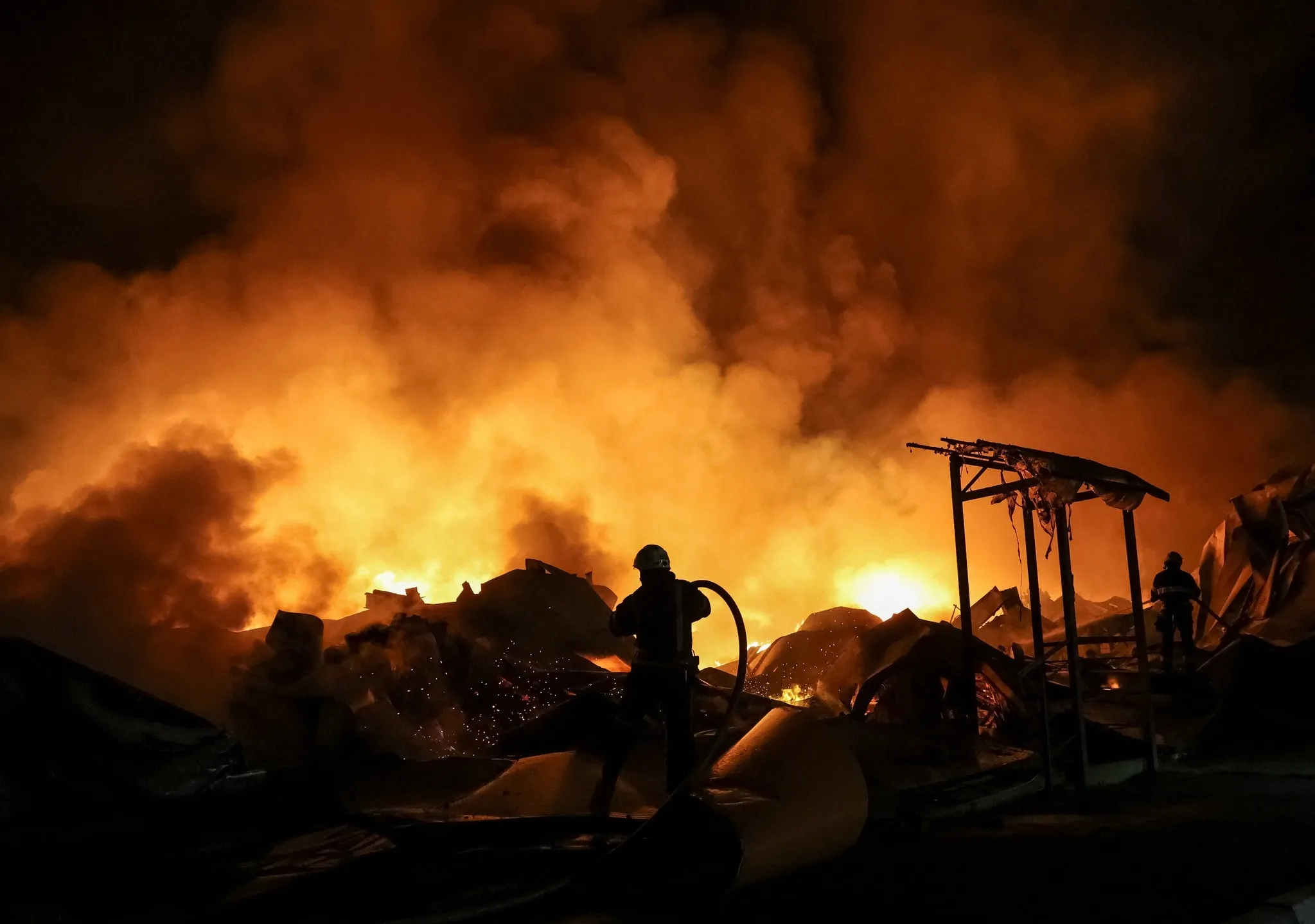 Rusya'nın Kiev ve çevresine düzenlediği füze ve İHA saldırılarında en az 15 kişi hayatını kaybetti, onlarca kişi yaralandı.