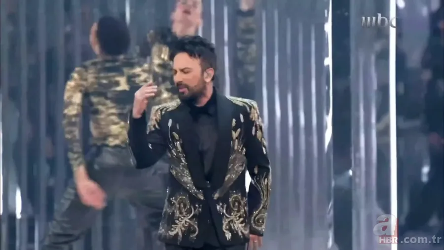 Fahriye Evcen ilgi odağı oldu! Türk yıldızlar Riyad'daki Joy Awards ödül gecesinde... 9