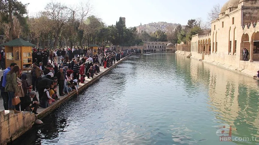 Balıklıgöl Hikayesi | Balıklar neden yenmiyor? Hz. İbrahim'in Balıklıgöl kıssası gerçek mi? Kur'an-ı Kerim'de anlatılıyor mu? 4