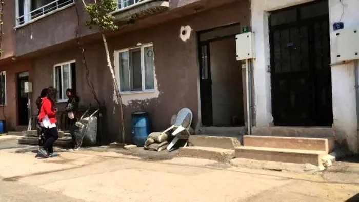 Bursa’da genç kadın, evine giren maskeli saldırganı sırtından bıçakladı - 2