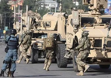 Afganistan'da NATO askeri konvoyuna saldırı