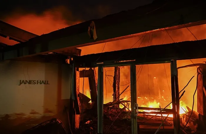 abd-cehennemi-yasiyor-californiadan-olum-haberleri-geldi-bidendan-skandal-aciklamalar-1736403745882.jpg Alevler şehri kasıp kavurmaya devam ediyor, Los Angeles (AA)