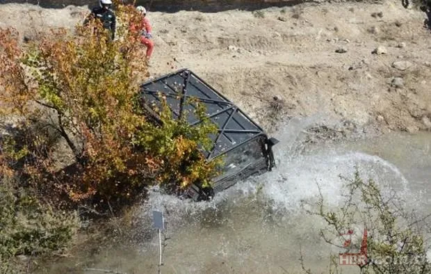 Yarışta göle uçan cip pilotu boğulmaktan son anda kurtarıldı 8