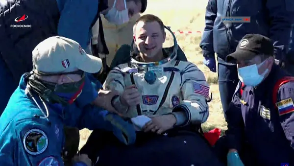 Soyuz MS-15 kapsülü dünyaya döndü! Dikkat çeken corona virüs tedbiri - 1