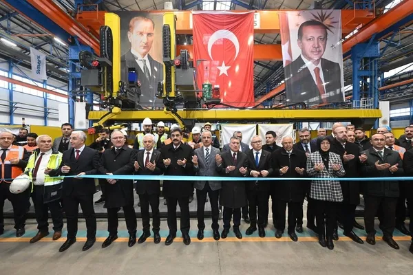 1710345964646.jpg Ulaştırma ve Altyapı Bakanı Uraloğlu'ndan müjde üstüne müjde: Milletimizin hizmetkarıyız | Palavracı İmamoğlu'na net cevap: 129 milyar TL yatırım yaptık - 3