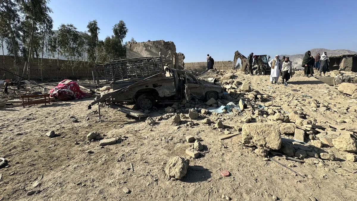 Pakistan, Afganistan sınırında 7 "terör kampını" hedef aldı