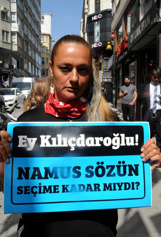 tuiki-basan-chp-lideri-kemal-kilicdaroglu-iscileri-gormedi-1638678613845.jpg TÜİK'i basan CHP lideri Kemal Kılıçdaroğlu işçileri görmedi! - 4