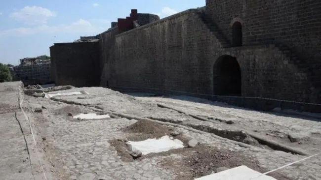 UNESCO Dünya Mirası Listesi'nde yer alan Diyarbakır'ın 5 bin yıllık surlarının sırrı araştırılıyor - 4