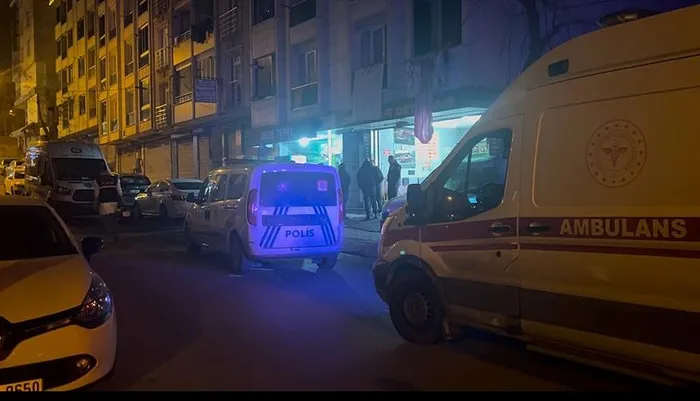 oto-yikamacida-kanli-gece-hayatini-kaybetti-1737256520216.jpeg İhbar sonrası bölgeye çok sayıda ekip geldi (DHA)