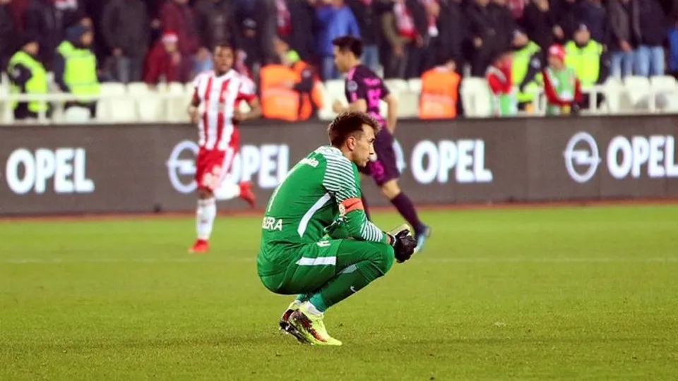 Galatasaray'a iki şok birden