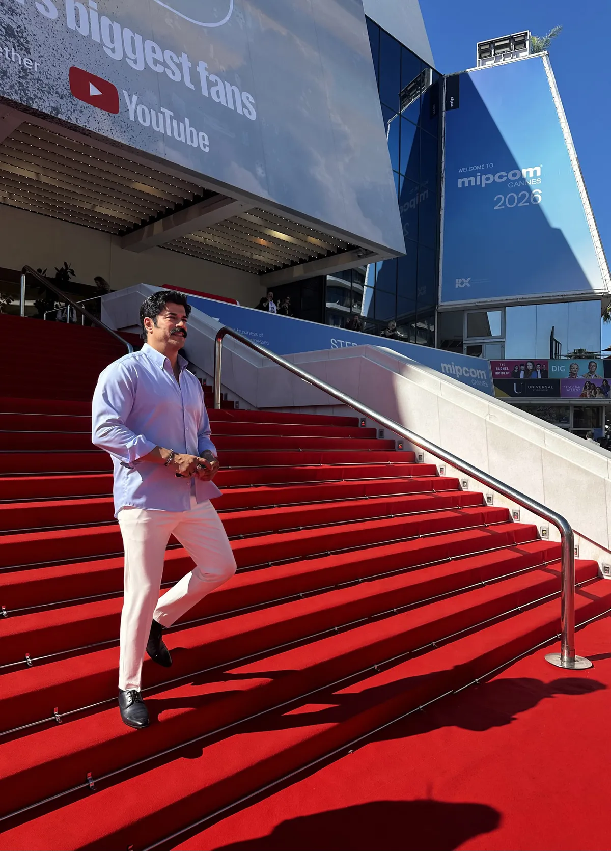 1791819388587.jpg Cannes’da güneş Burak Özçivit’le doğdu! “Güneşin Doğduğu Yer”in yıldız oyuncusu MIPCOM’un ilgi odağı oldu - 3