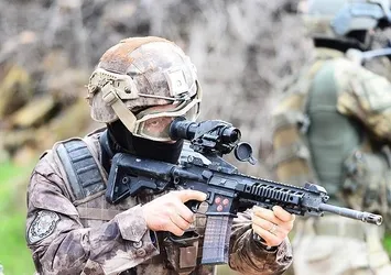 Kandil yolunda küçük kışlalar