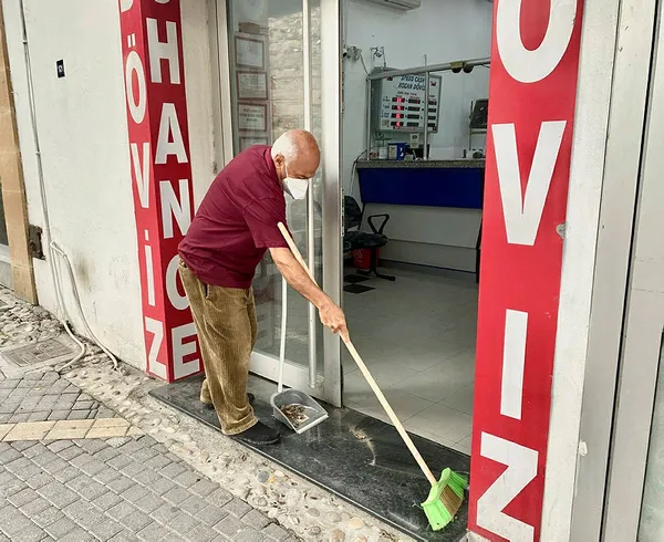 Son dakika: KKTC’de 52 gündür süren sokağa çıkma yasağı sona erdi - 2