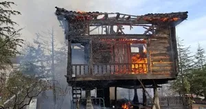 Ankara’da 200 yıllık serender kül oldu