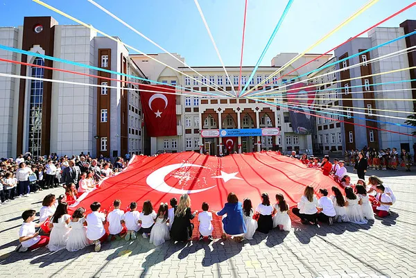 milli-egitim-bakani-yusuf-tekinden-ogretmen-atamalari-ve-mulakat-aciklamasi-1694468201416.jpg Milli Eğitim Bakanı Yusuf Tekin’den öğretmen atamaları ve mülakat açıklaması - 2