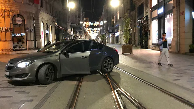 İstiklal Caddesi'nin ortasında müzik keyfi yarıda kaldı: Sagopa ile başladı cezayla bitti - 1
