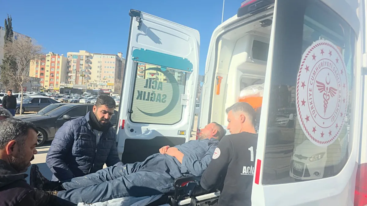 Şanlıurfa'da adliye önünde kavga; 2 yaralı