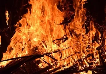 İsrail, Lübnan'a yangın bombası attı