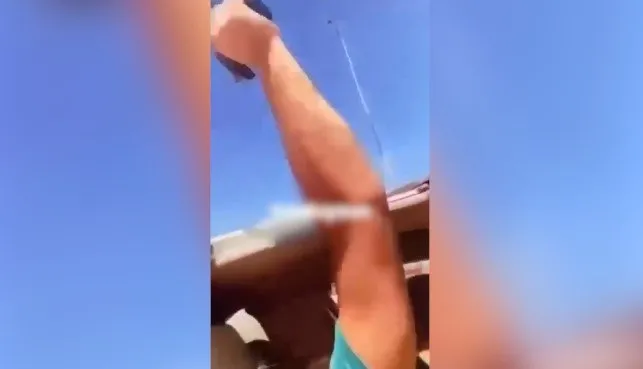 bursada-maganda-teroru-aracindan-tabanca-ile-havaya-defalarca-ates-acti-o-maganda-yakalandi-1723490038588.jpg Bursa'da maganda terörü! Aracından tabanca ile havaya defalarca ateş açtı