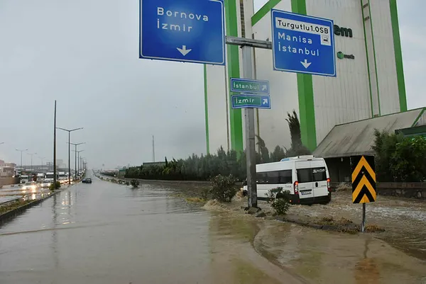 Son dakika: İzmir-Ankara yolu ulaşıma açıldı - 1