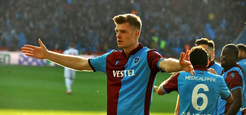 Sivasspor'u 2-1 mağlup eden Trabzonspor 298 hafta sonra yeniden lider