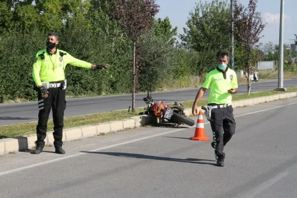 Erzincan’da motosiklet yayaya çarptı: 2 kişi ağır yaralandı - 3