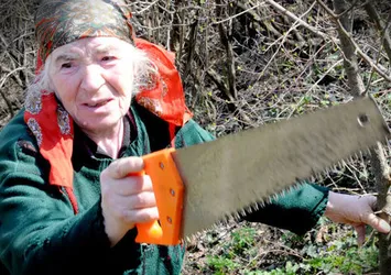 3 ülkenin internetini kesen yaşlı kadını gören inanamadı! Meğer 5 saat boyunca...