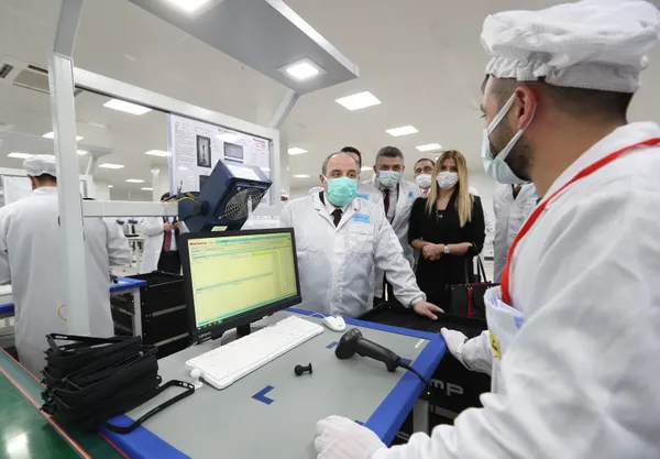 Son dakika: Bakan Varank açıkladı! O markanın telefonları Türkiye'de satılacak - 1