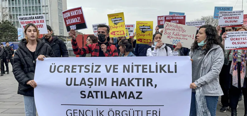 Son dakika: İBB önünde toplu ulaşım zammı protestosu!