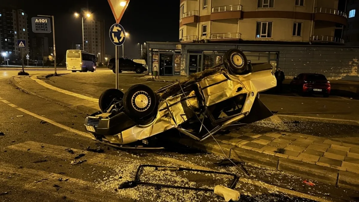 Kayseri'de feci kaza! 2 otomobil takla attı: Yaralılar var