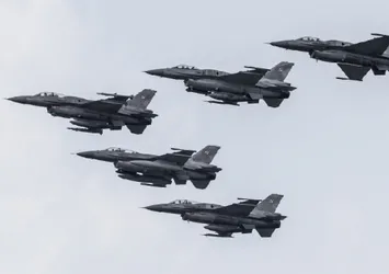 Rus uçaklarını F-16'lar 7 saat boyunca takip etti