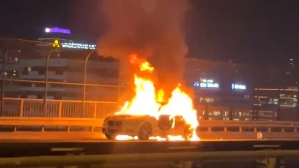 Seyir halindeki otomobil alev alev yandı!