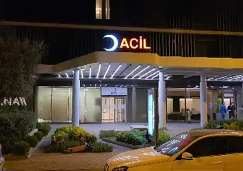 Kadıköy'de hareketli gece! 8 yerinden bıçaklandı yoldan geçen taksici hastaneye yetiştirdi