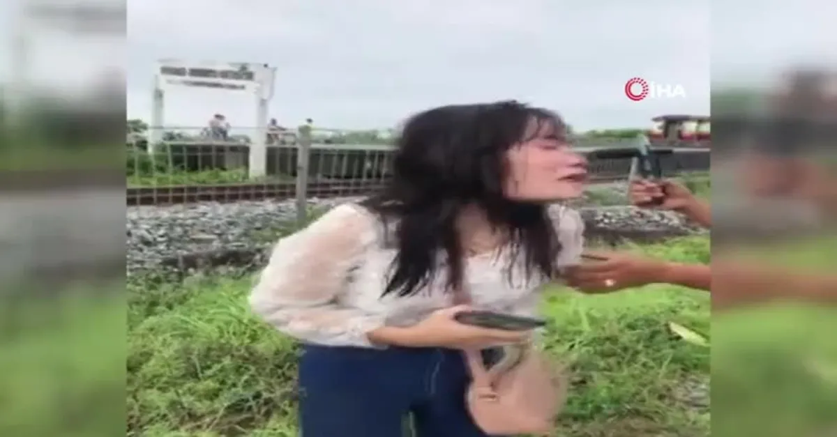 Tayland'da otobüsle tren çarpıştı: 20 ölü 29 yaralı